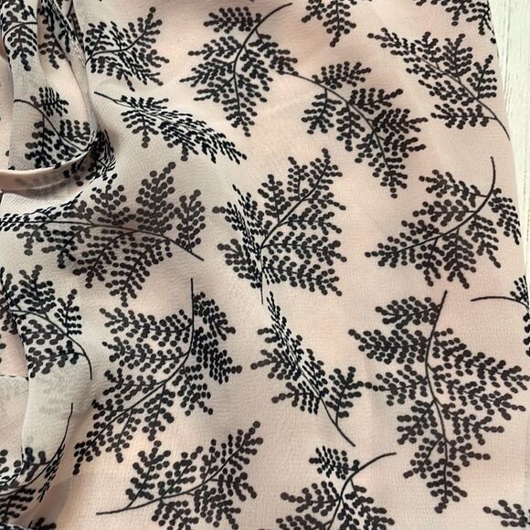 Tommy Hilfiger woman’s sheer BoHo style blouse. Size M. - Picture 8 of 9